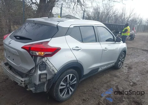 2020 Nissan Kicks Sv Xtronic Cvt z USA, uszkodzony, nr VIN 3N1CP5CV0LL496182